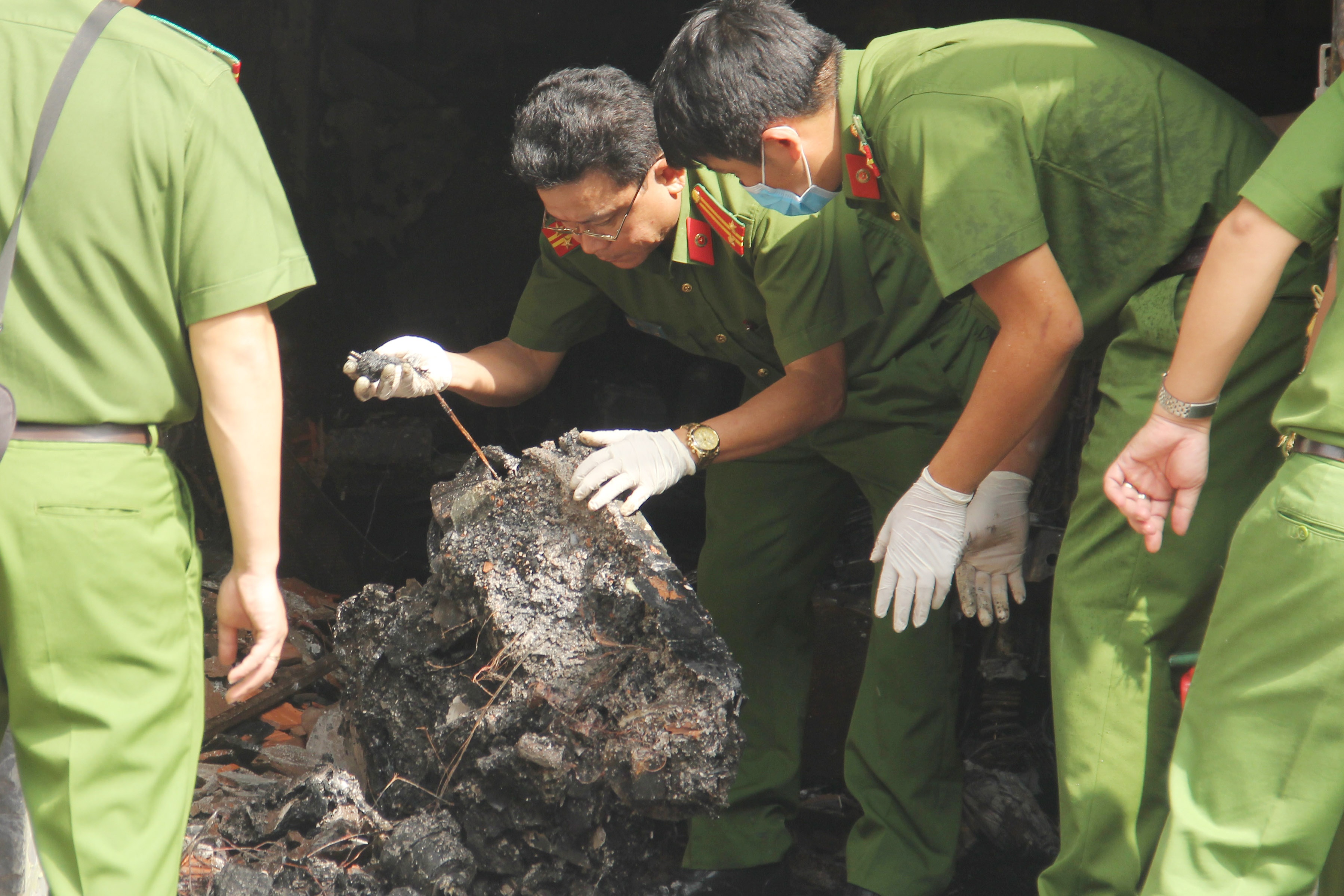 Chay nha 3 nguoi chet anh 4