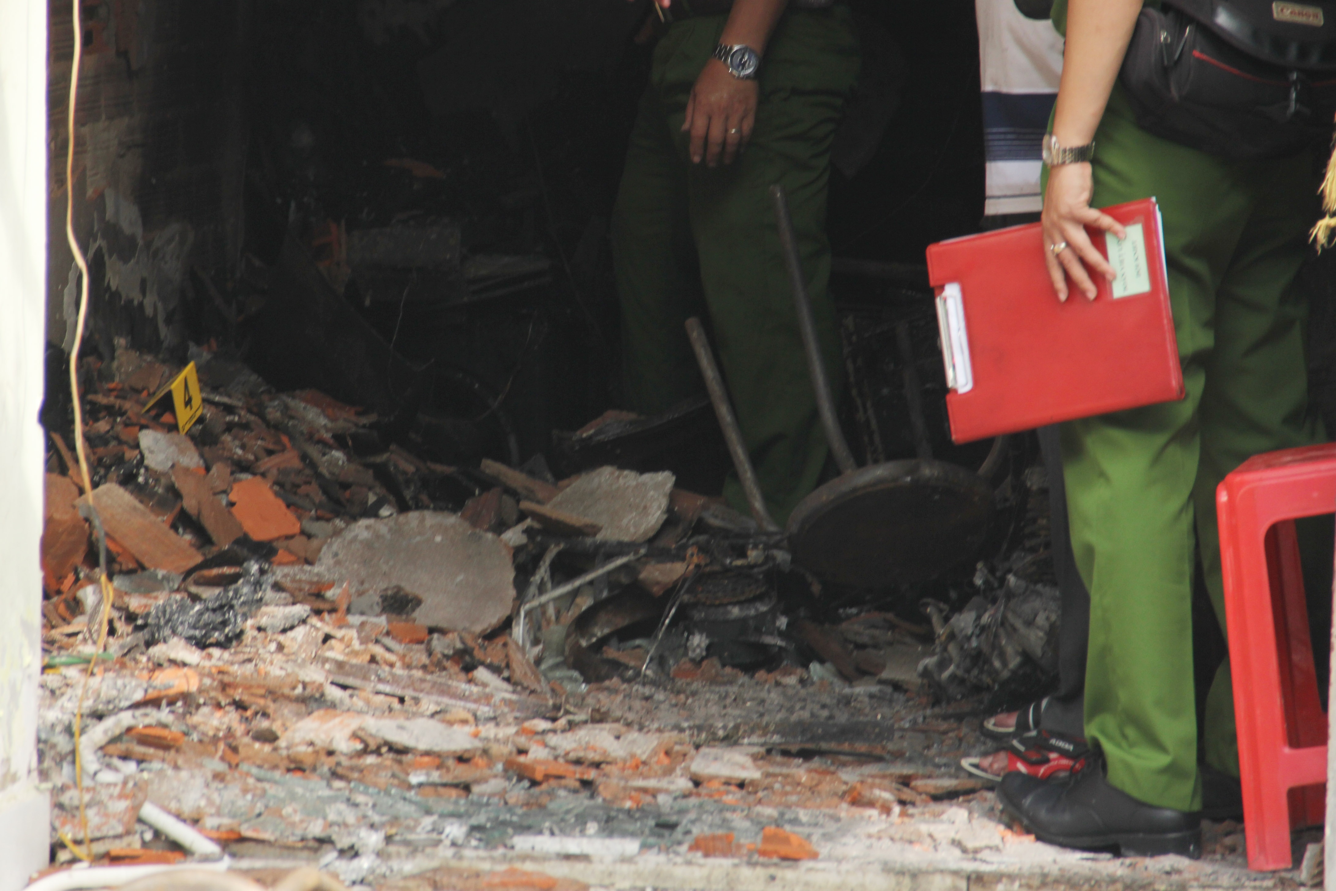 Chay nha 3 nguoi chet anh 7