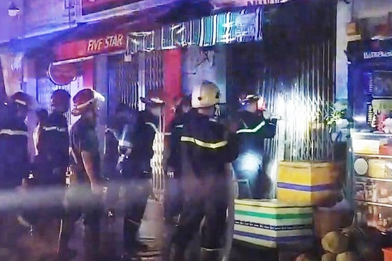Chay nha trong dem o TP.HCM, 3 nguoi tu vong hinh anh