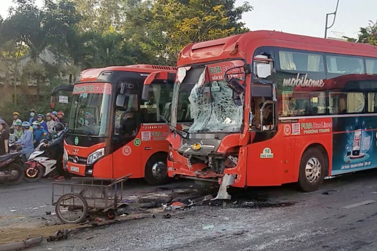 Xe Phuong Trang huc oto khach, 5 nguoi bi thuong hinh anh