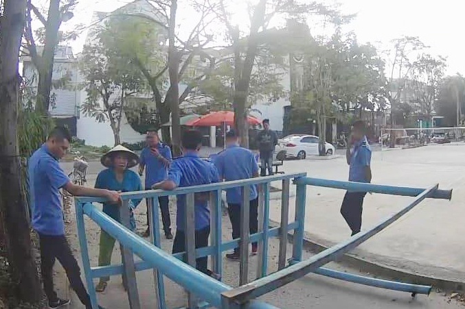 Nhom nguoi la chan cua nha dan o TP.HCM hinh anh