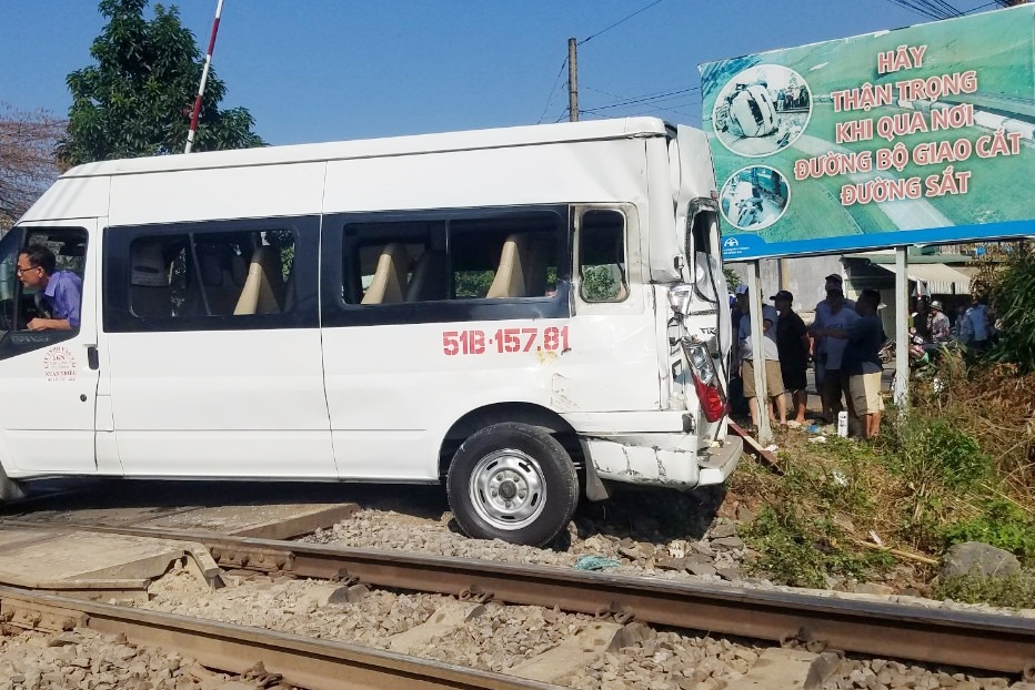 tau lua tong oto,  tai nan giao thong,  tau lua tong xe,  tai nan o Trang Bom,  Dong Nai anh 1