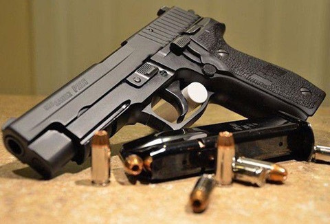 Nguoi dan ong tu sat bang sung tai Benh vien Trung Vuong hinh anh