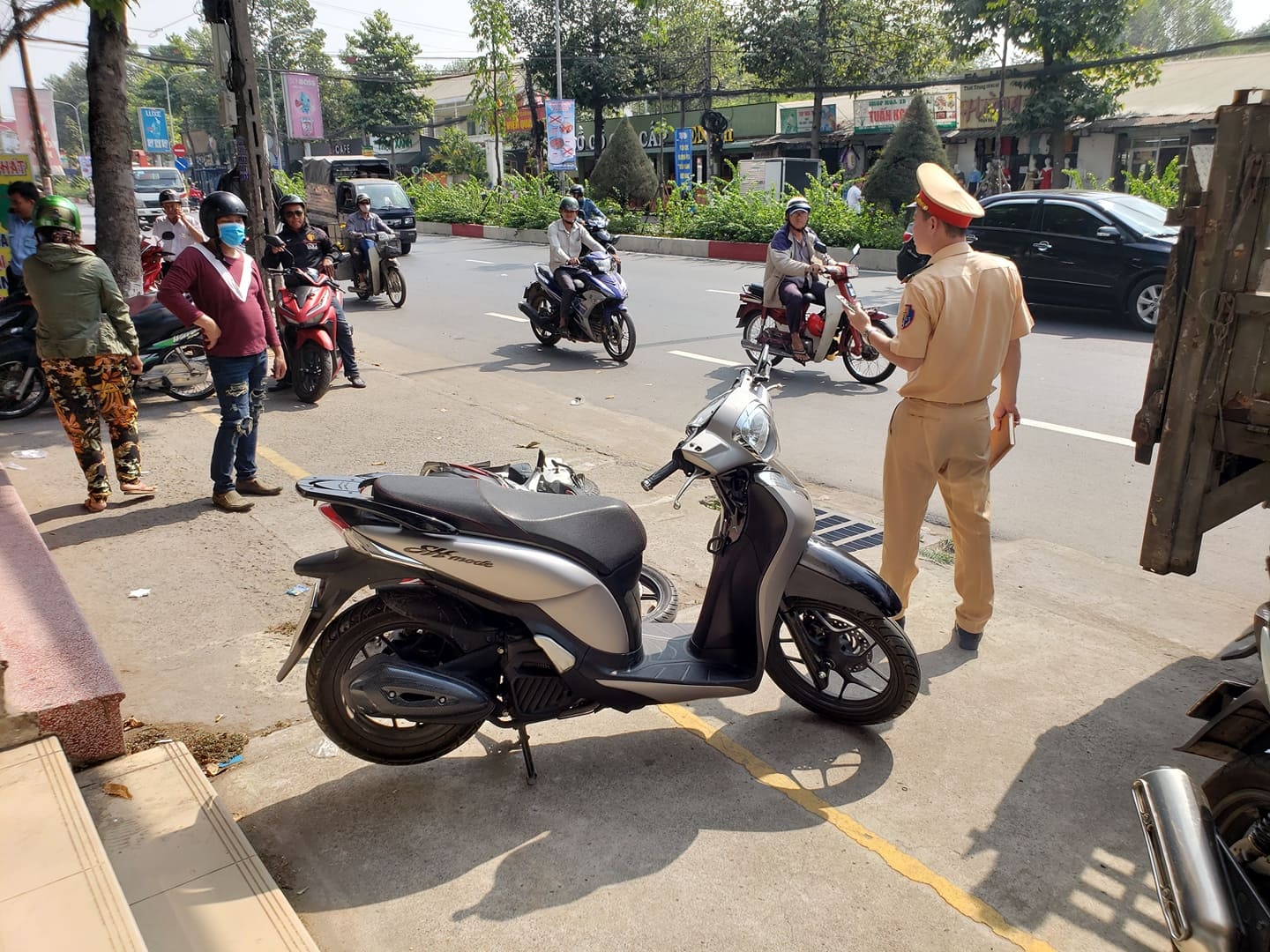 Trung uy cong an bi tai nan anh 1