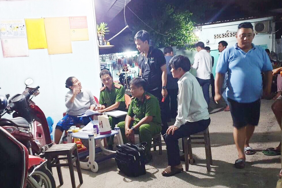 Nu sinh treo co trong phong tro hinh anh