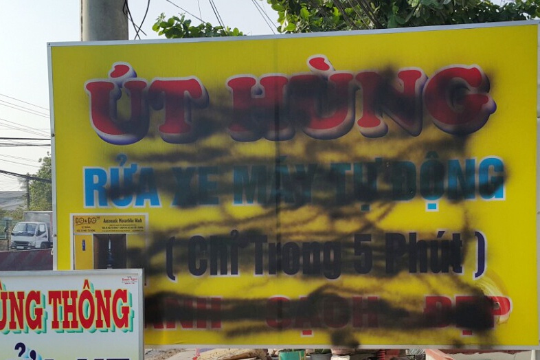 Tiem rua xe bi xit son, tat chat ban hinh anh