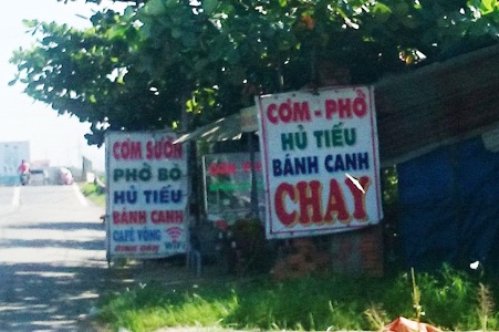 Khach to an to hu tieu va dia com suon ngay Tet gia 500.000 dong hinh anh