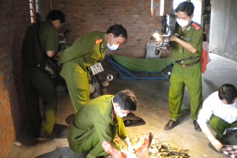 Con trai dam trong thuong nguoi dan ong danh me hinh anh