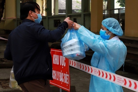 Nu du hoc sinh tu Vu Han am tinh voi virus corona hinh anh