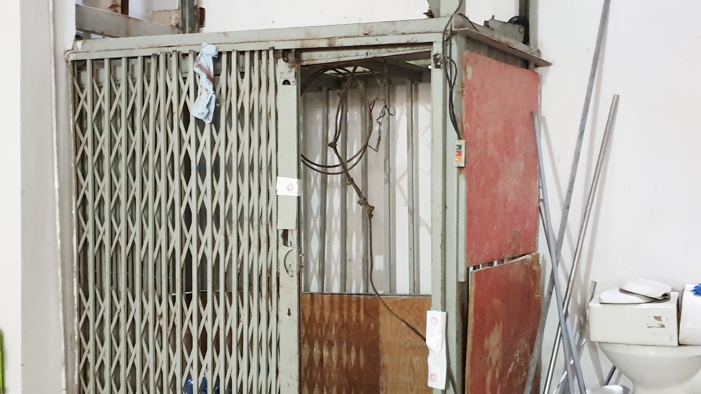 Thang may van hang dut cap khien 1 nguoi chet, 2 nguoi bi thuong hinh anh