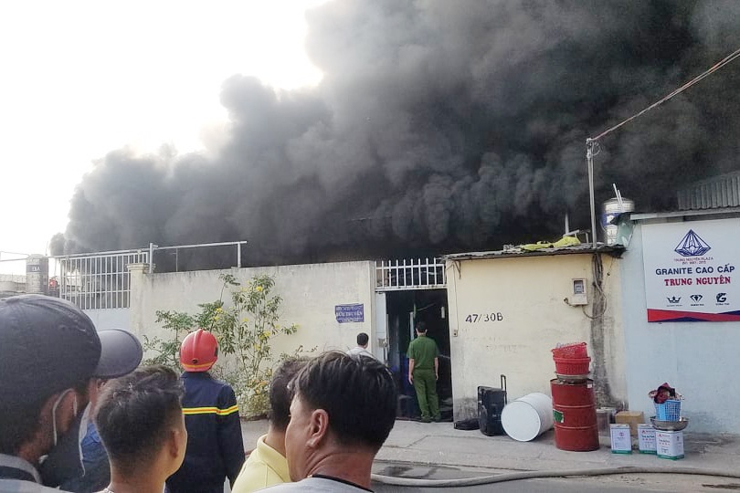 chay cong ty o Binh Tan anh 1