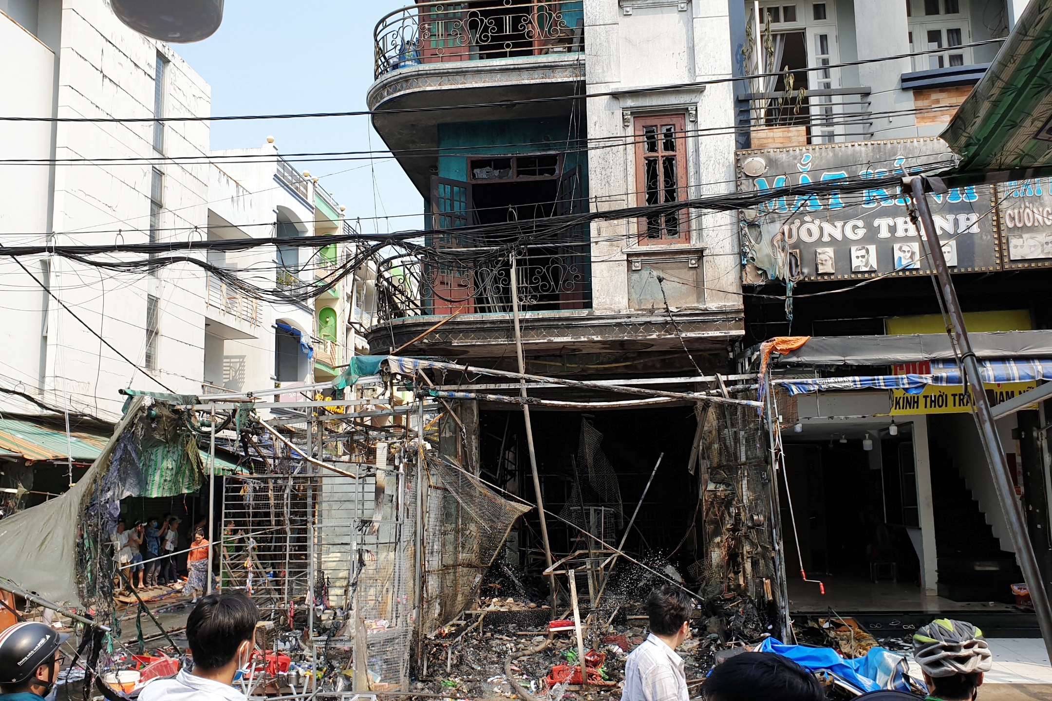 chay cua hang thoi trang anh 1