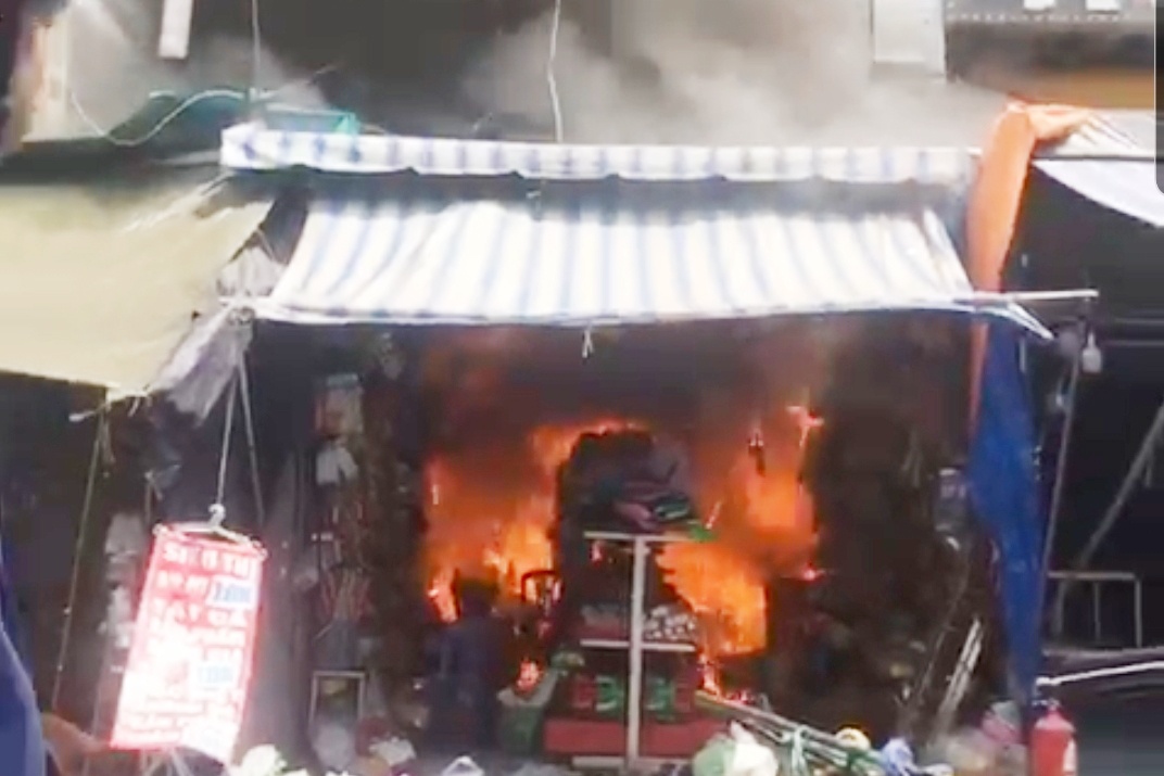 Chay 5 cua hang gan cho Hanh Thong Tay hinh anh