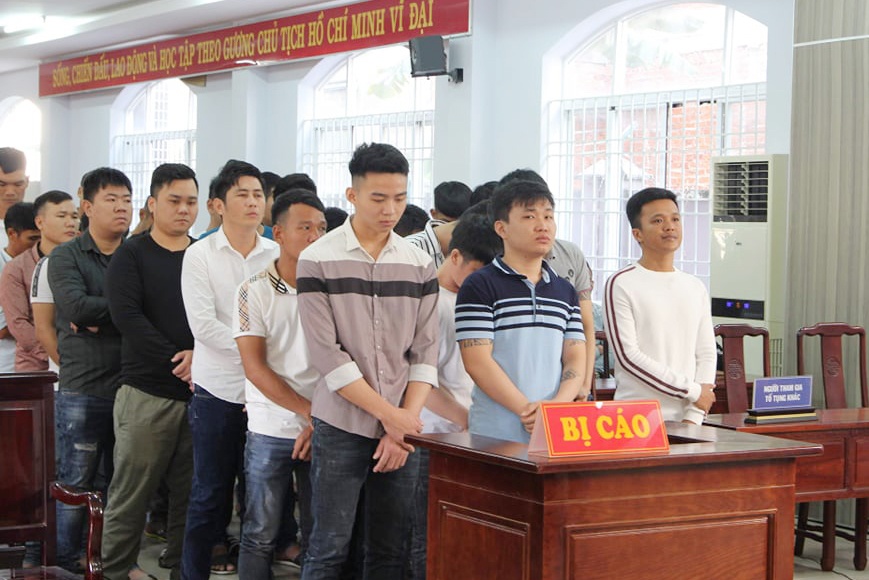 nhom thanh nien hon chien anh 1