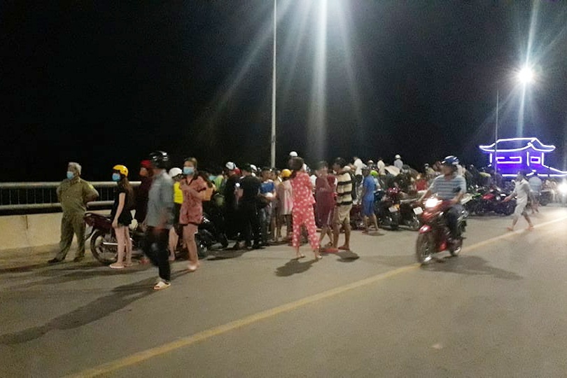 xac nguoi duoi song anh 1