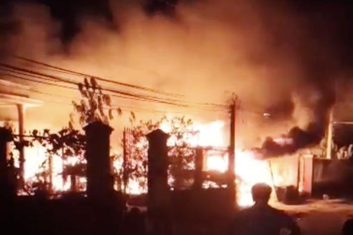 chay nha xuong anh 1