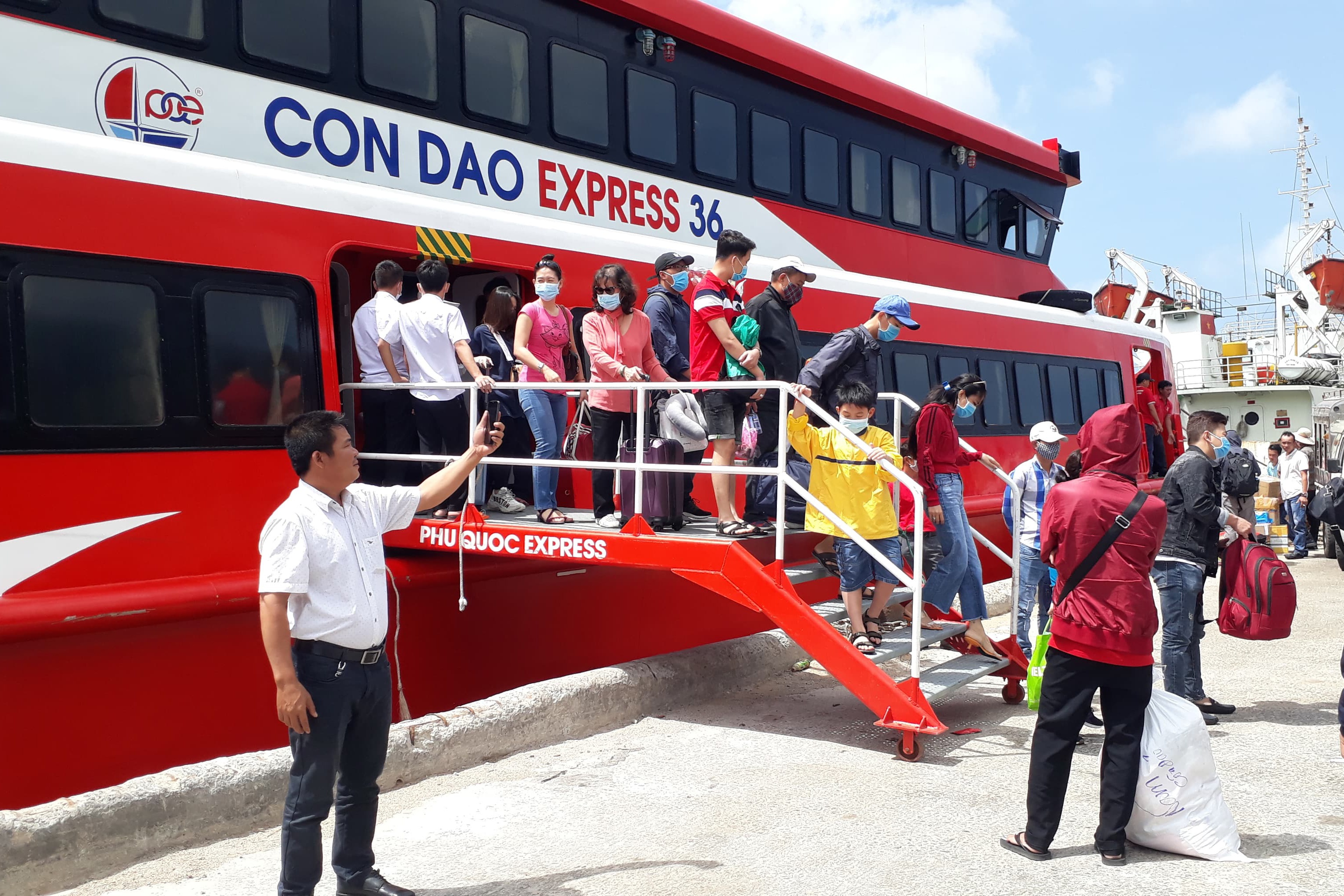 Con Dao de xuat ngung tiep nhan khach du lich phong Covid-19 hinh anh