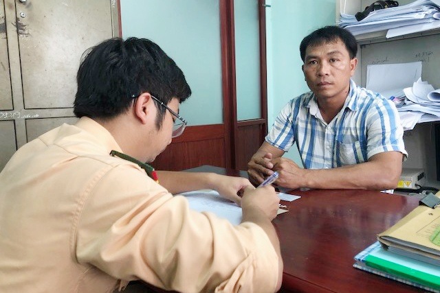 hai dai uy cong an gap nan anh 1