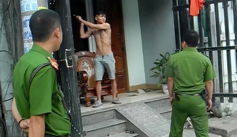 Cong an no sung vay bat ke nghi ngao da co thu hon 2 gio hinh anh