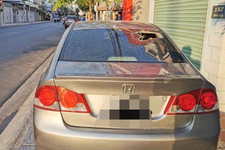 đập phá ôtô ở Vũng Tàu ảnh 1 dap pha oto o Vung Tau anh 1