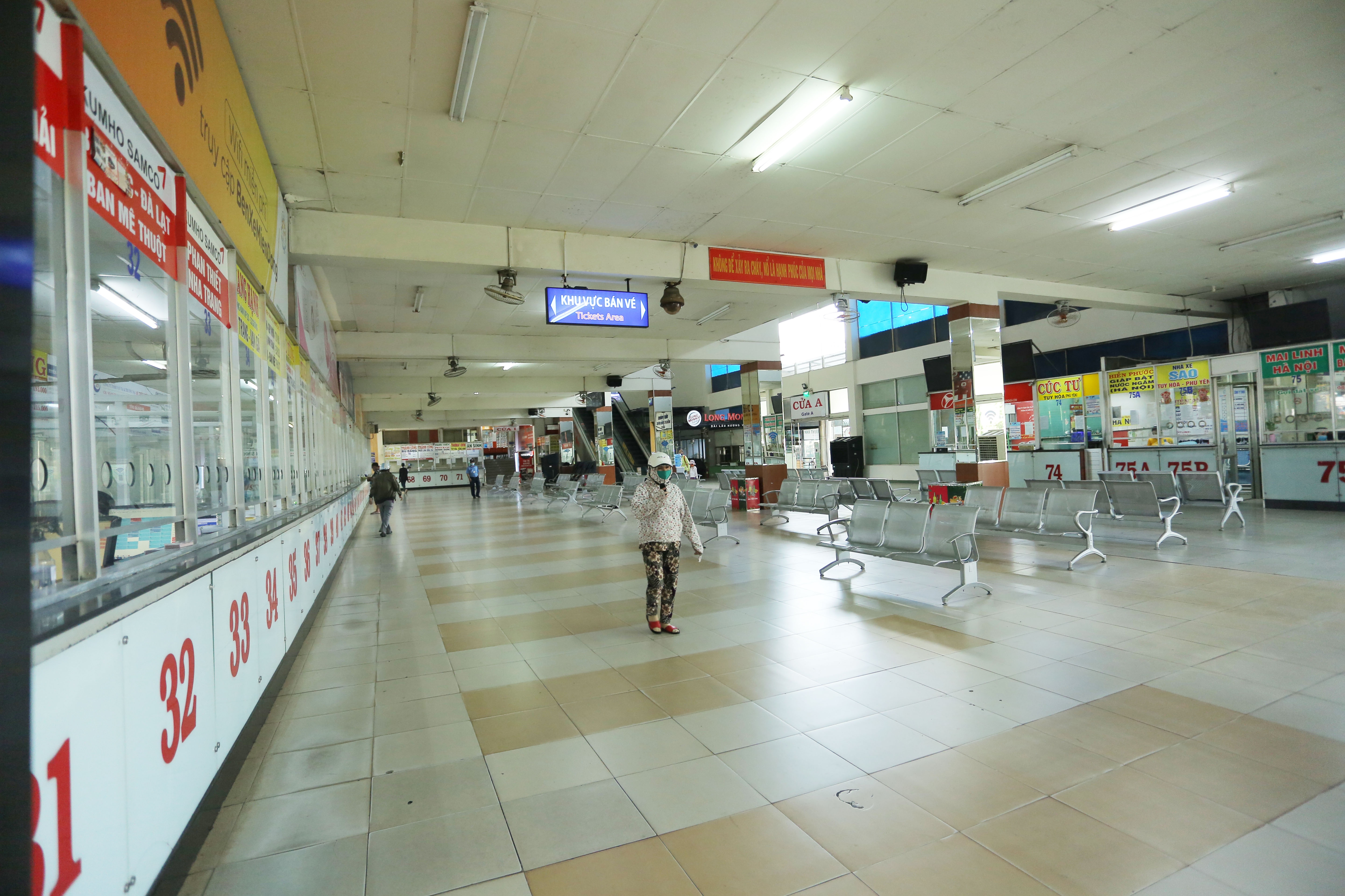 ben xe vang khach vi dich anh 2