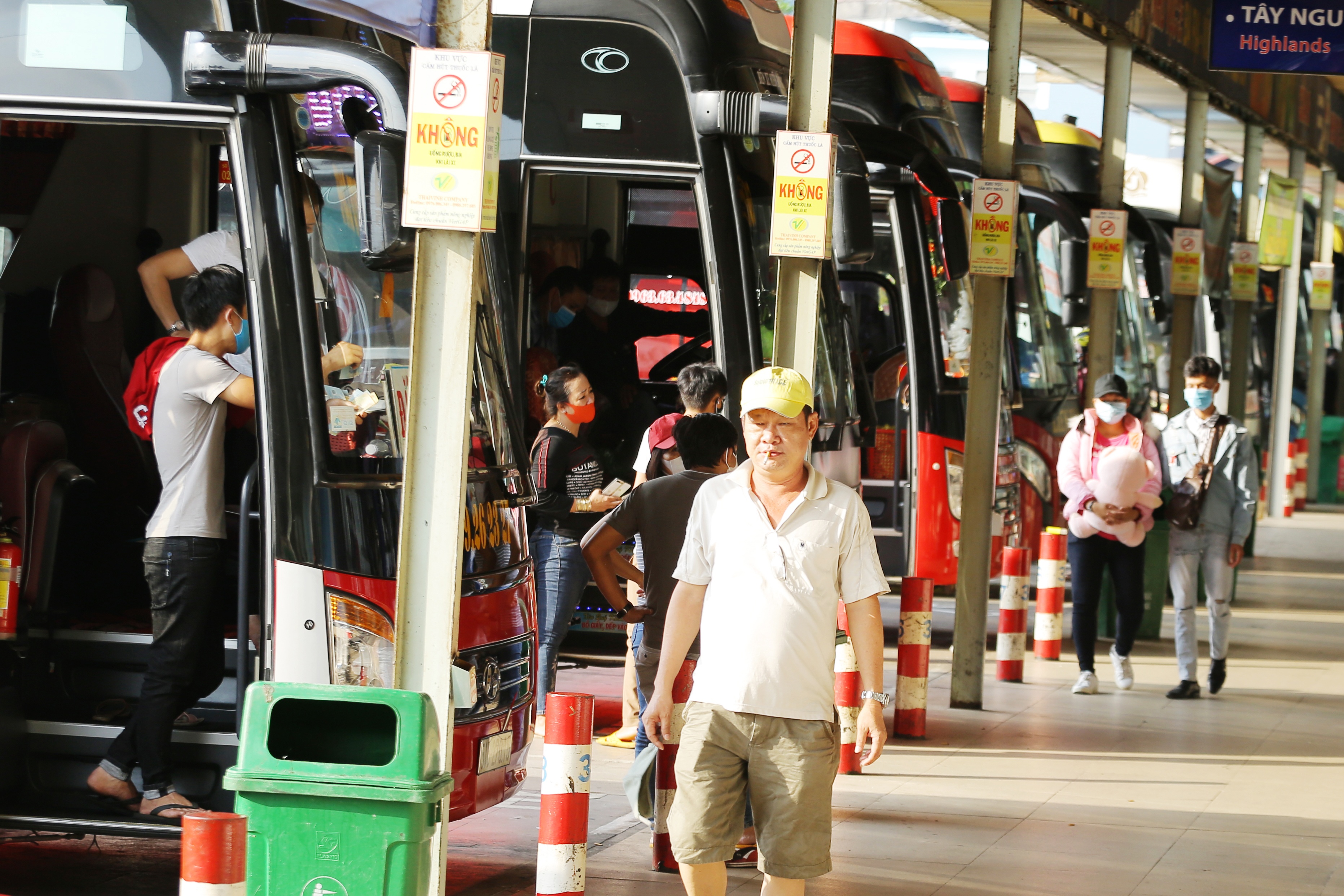 Mot so nha xe tai TP.HCM vi pham quy dinh phong Covid-19 hinh anh