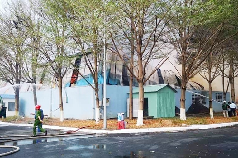 chay nha xuong anh 1