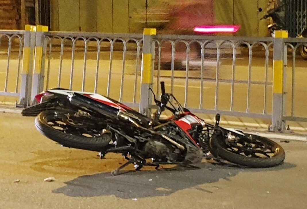 Tong duoi oto tai, tai xe xe may o TP.HCM tu vong hinh anh