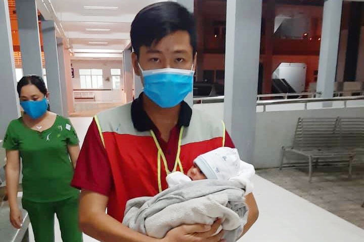 em be bi bo roi anh 1