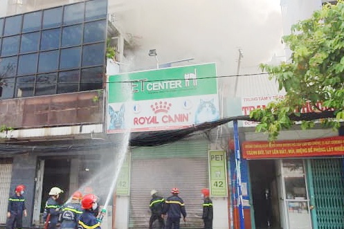 Chay cua hang cham soc thu cung giua trung tam TP.HCM hinh anh