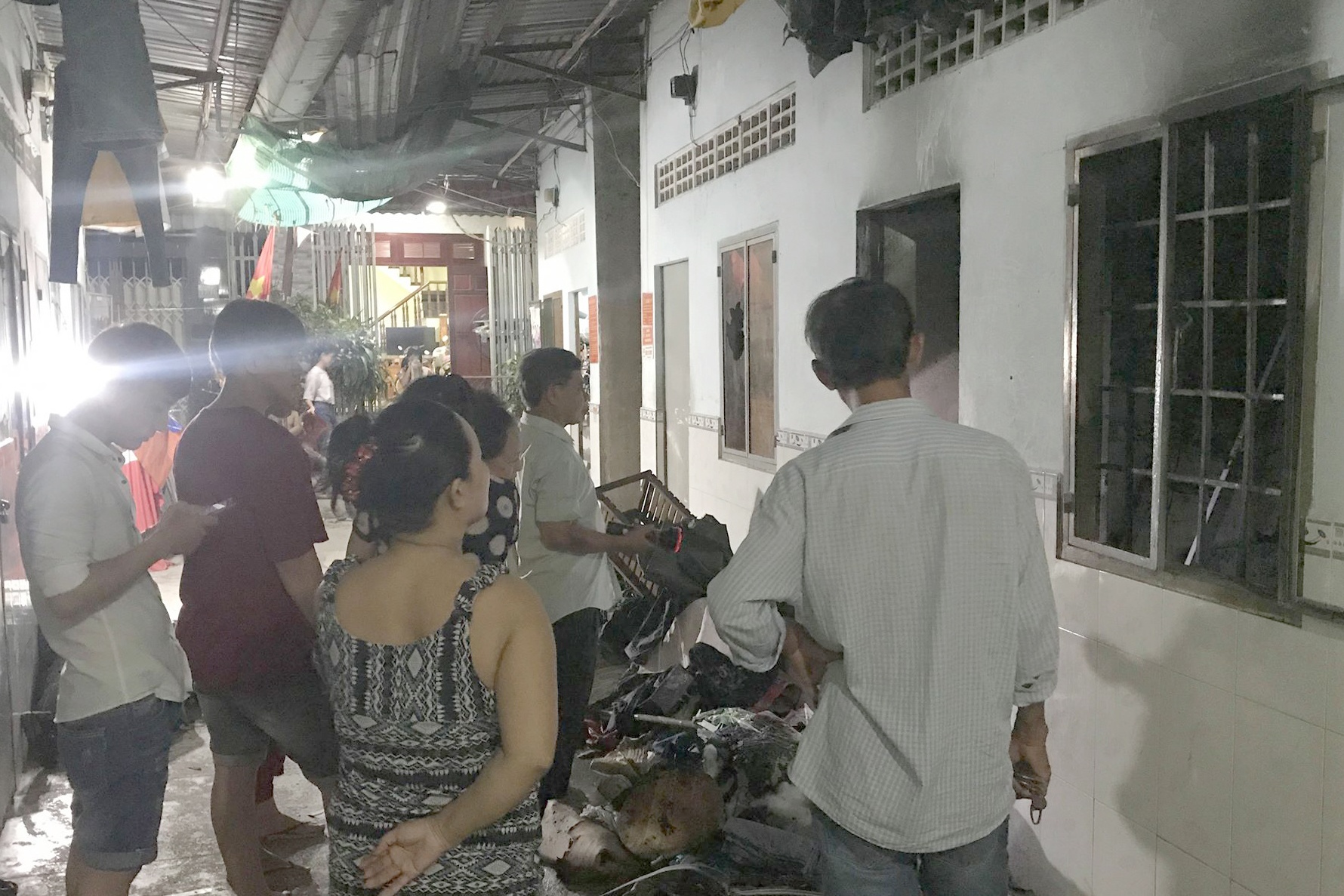 tuoi xang dot vo cu anh 1