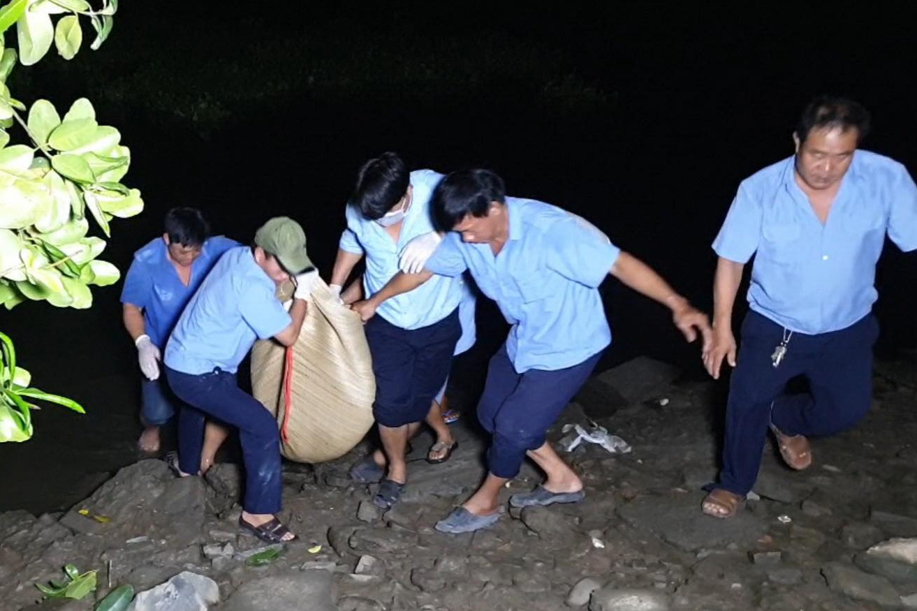 3 nguoi chet duoi khi tam kenh hinh anh