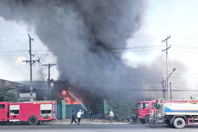 chay nha xuong anh 1