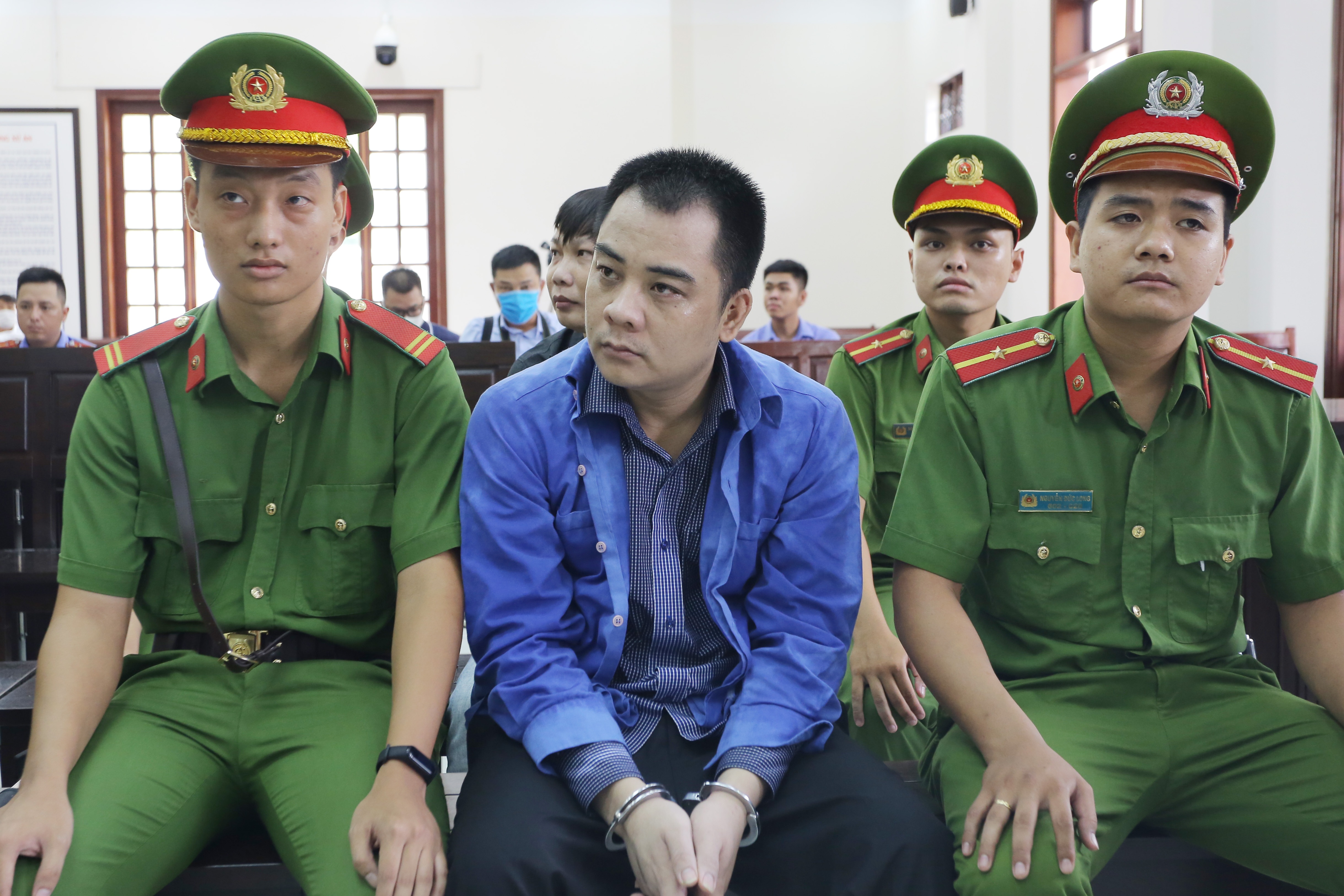 Xet xu Giang '36' va dan em vay xe cho can bo cong an hinh anh