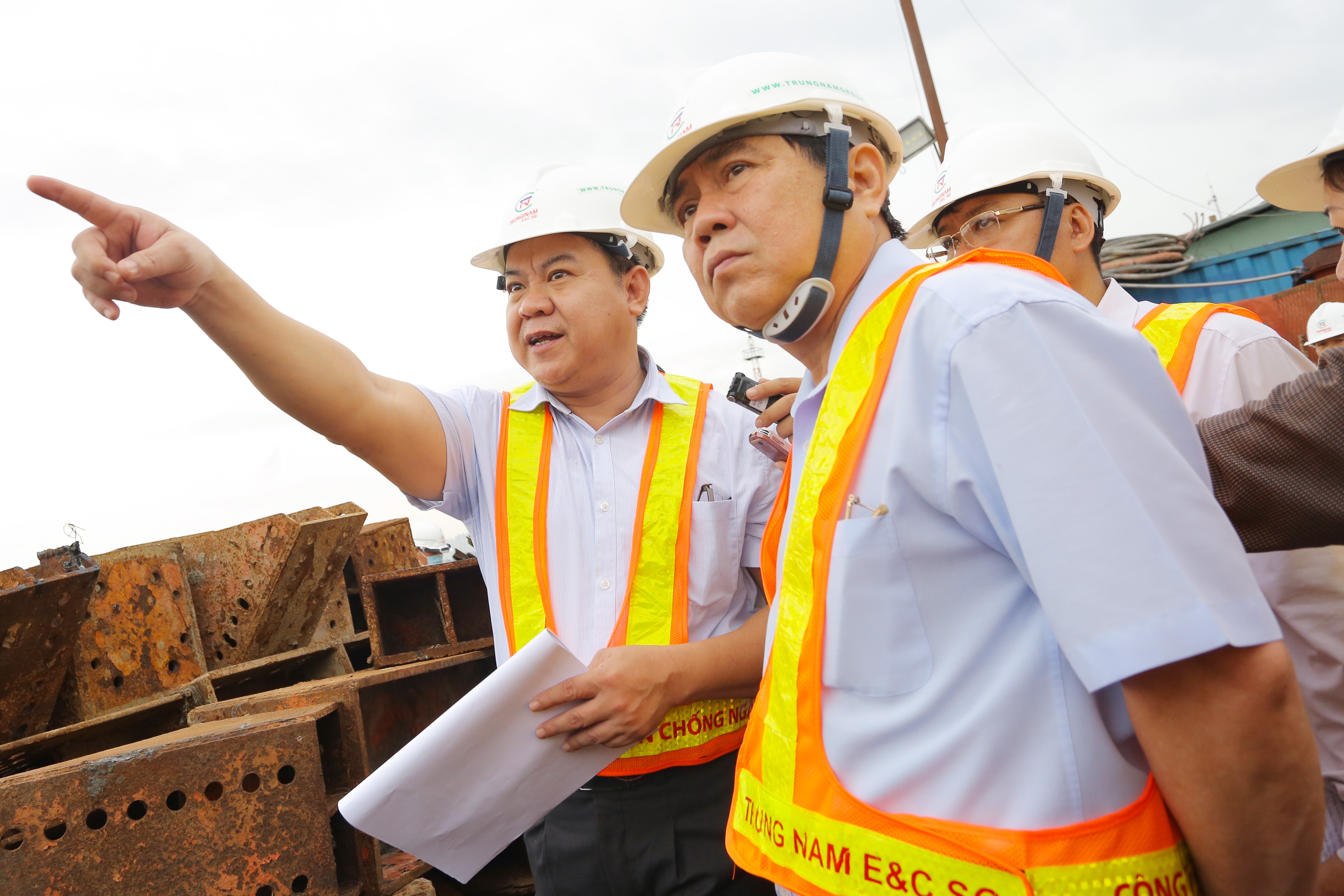 Chu tich UBND TP.HCM chi dao xu ly cau cang lan du an chong ngap hinh anh