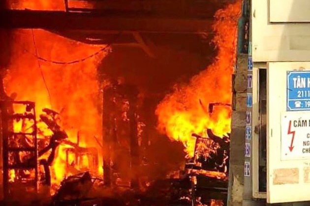 Lua thieu rui xuong go o Dong Nai hinh anh