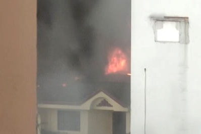 chay nha xuong anh 1