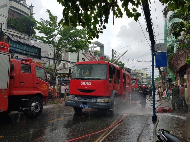 chay nha xuong anh 2