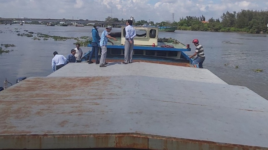 khai thac cat trai phep tren song Vam Co Dong anh 1