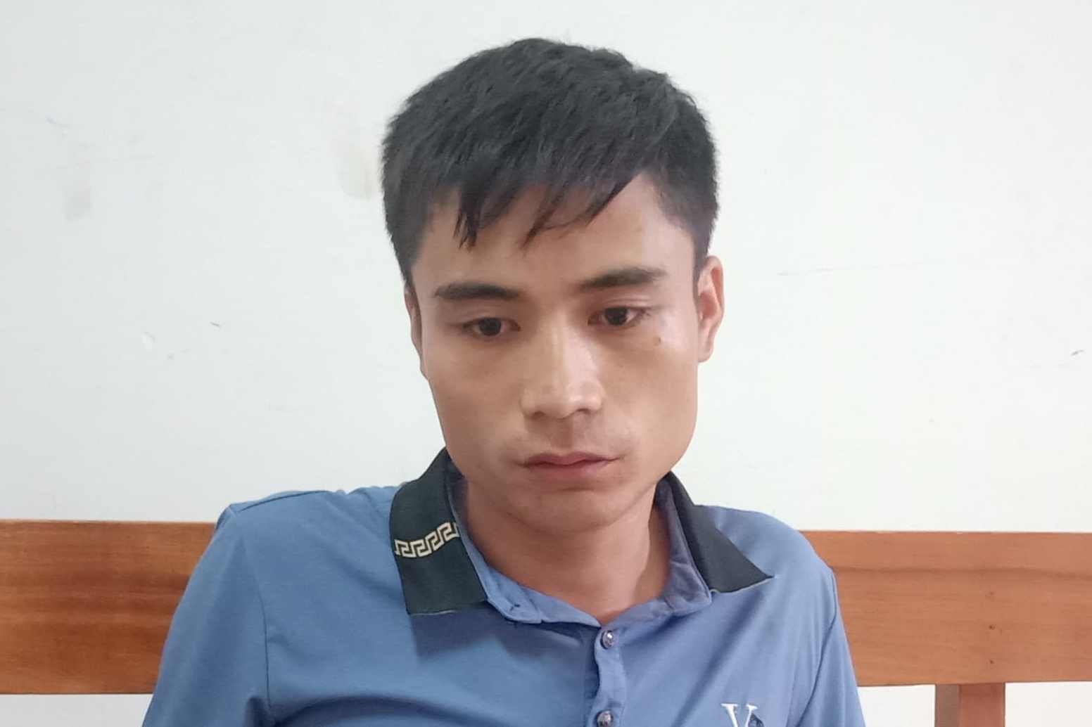 Bat ke mao danh thanh tra lua tien giao vien hinh anh