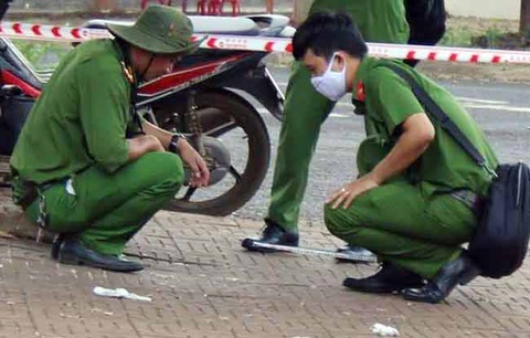 Hoc sinh bi cot dien lan de tu vong hinh anh