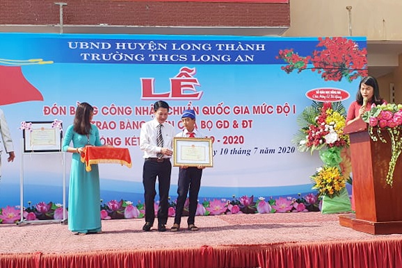 hoc sinh nhat rac anh 1