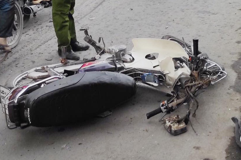 Tong duoi xe tai, nguoi dan ong tu vong tren quoc lo 50 hinh anh