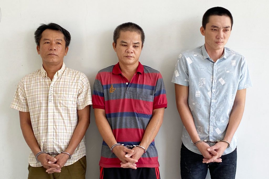 Bat nhom trom hang loat trau, bo cua nguoi dan hinh anh