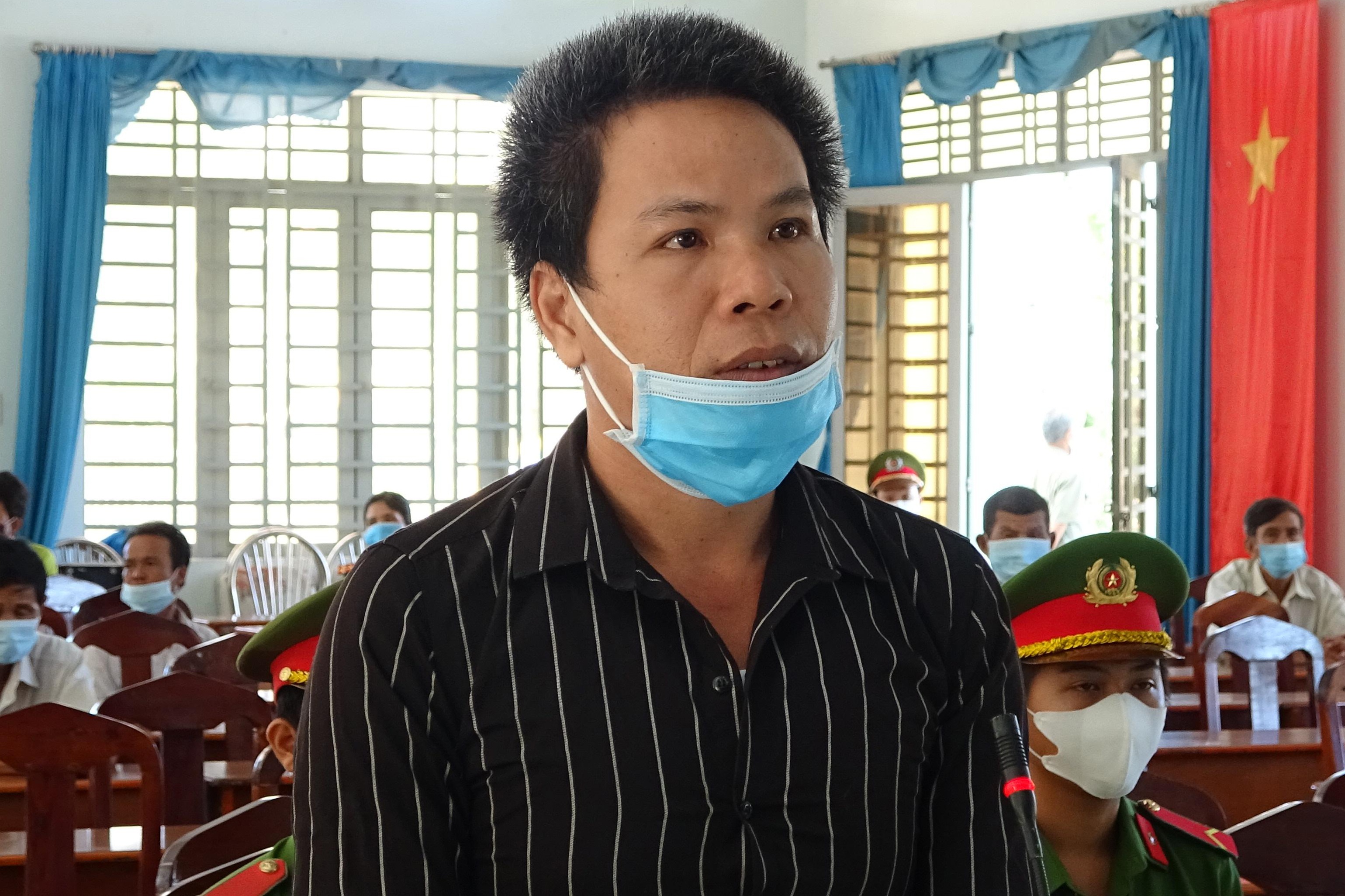 Ke giup nguoi Trung Quoc nhap canh trai phep linh an hinh anh