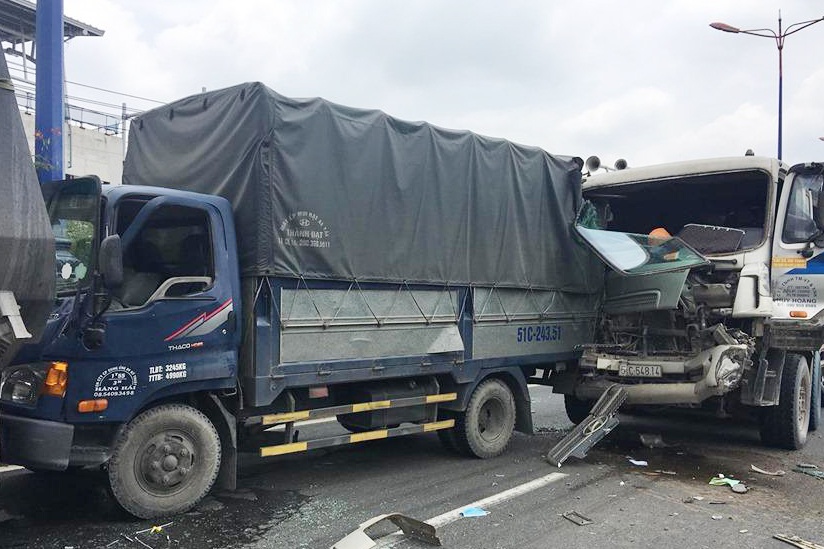 Phong toa cau vuot Thu Duc 2 gio sau tai nan lien hoan hinh anh