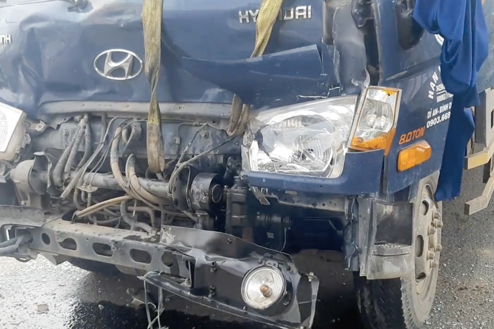 4 oto tong lien hoan, quoc lo 1 un tac 3 km hinh anh