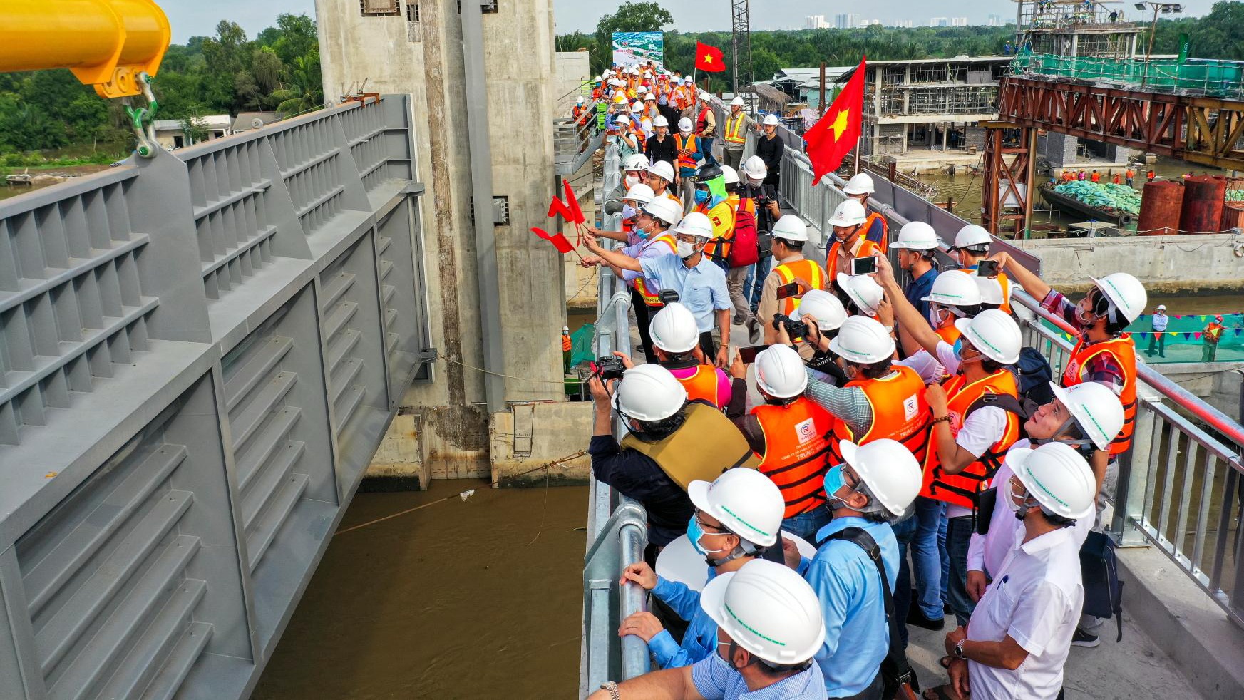 Cua van cong trinh chong ngap 10.000 ty o TP.HCM hinh anh