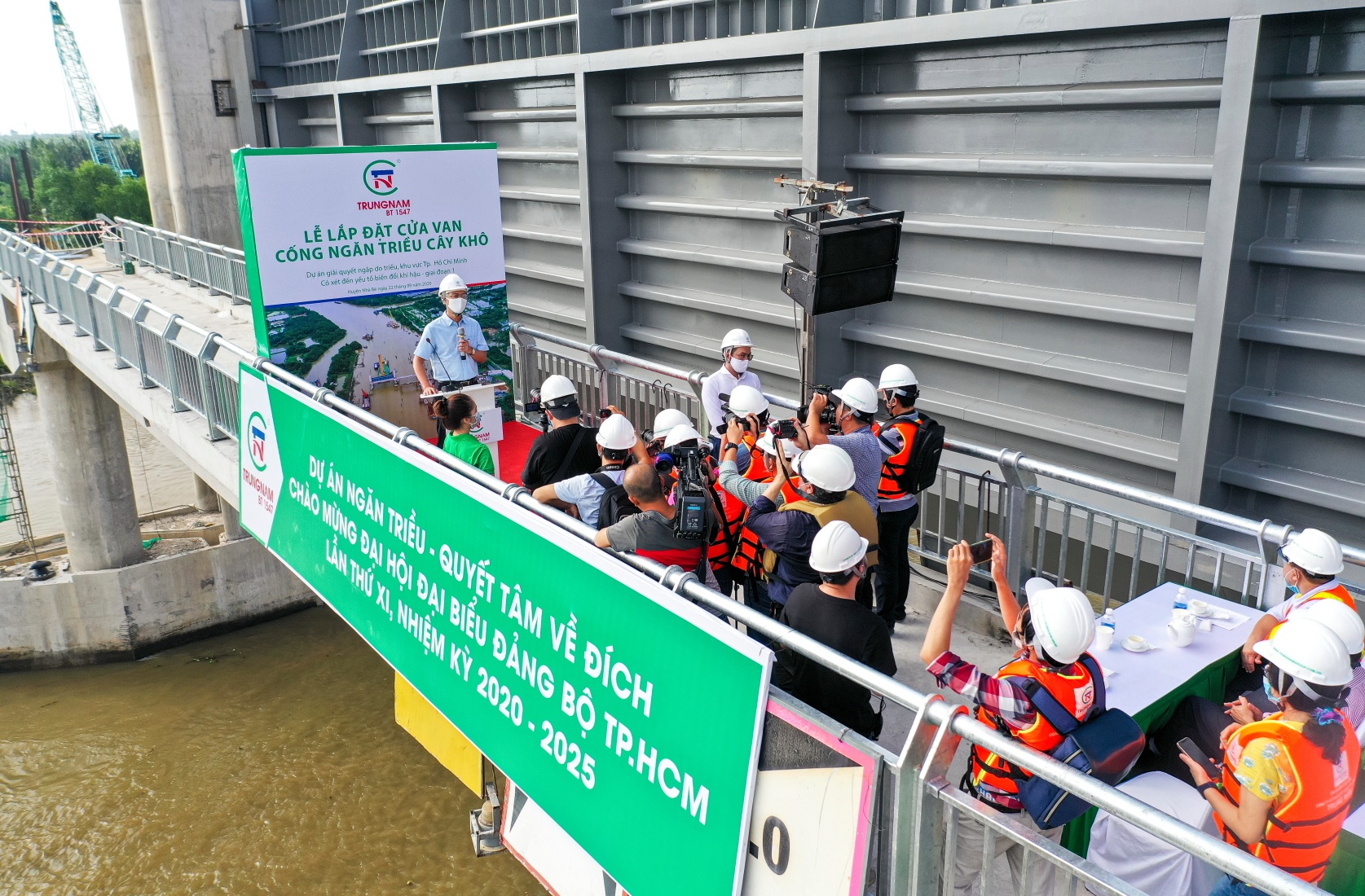 du an ngan trieu chong ngap anh 2