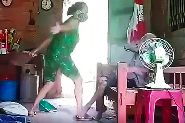 bạo hành mẹ già ảnh 1 bao hanh me gia anh 1